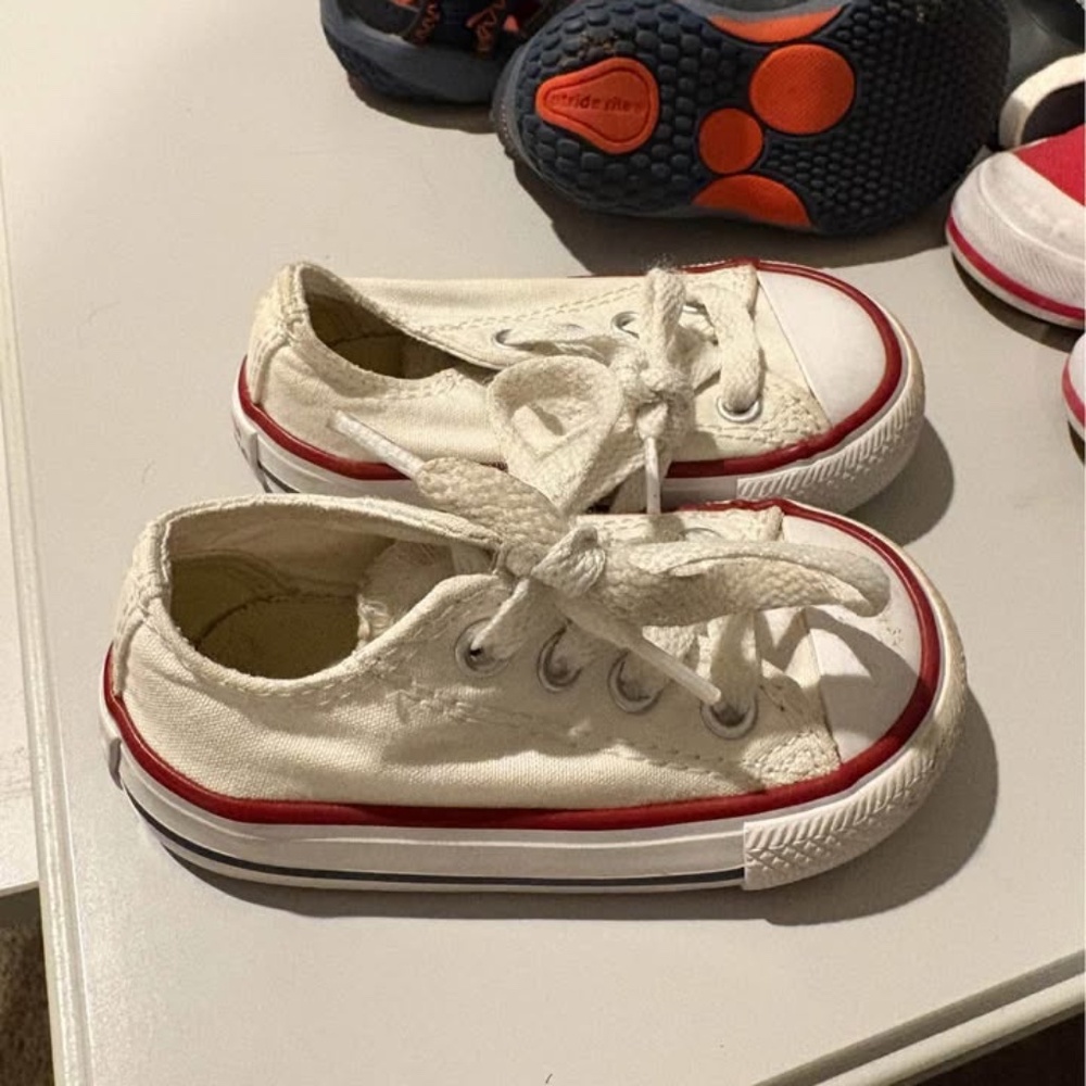 White Converse toddler size 4